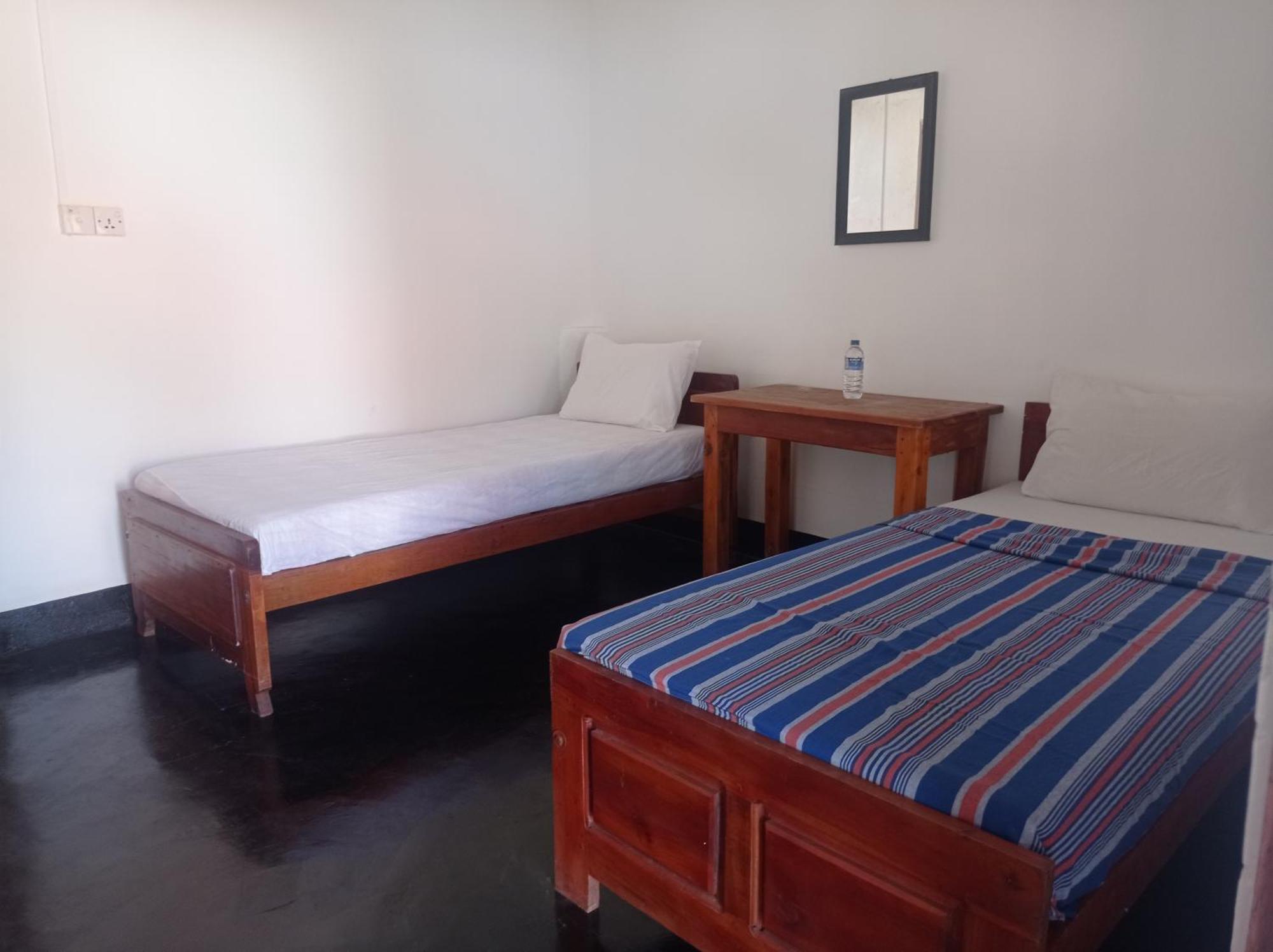 Silver Beach Hotel Trincomalee Buitenkant foto