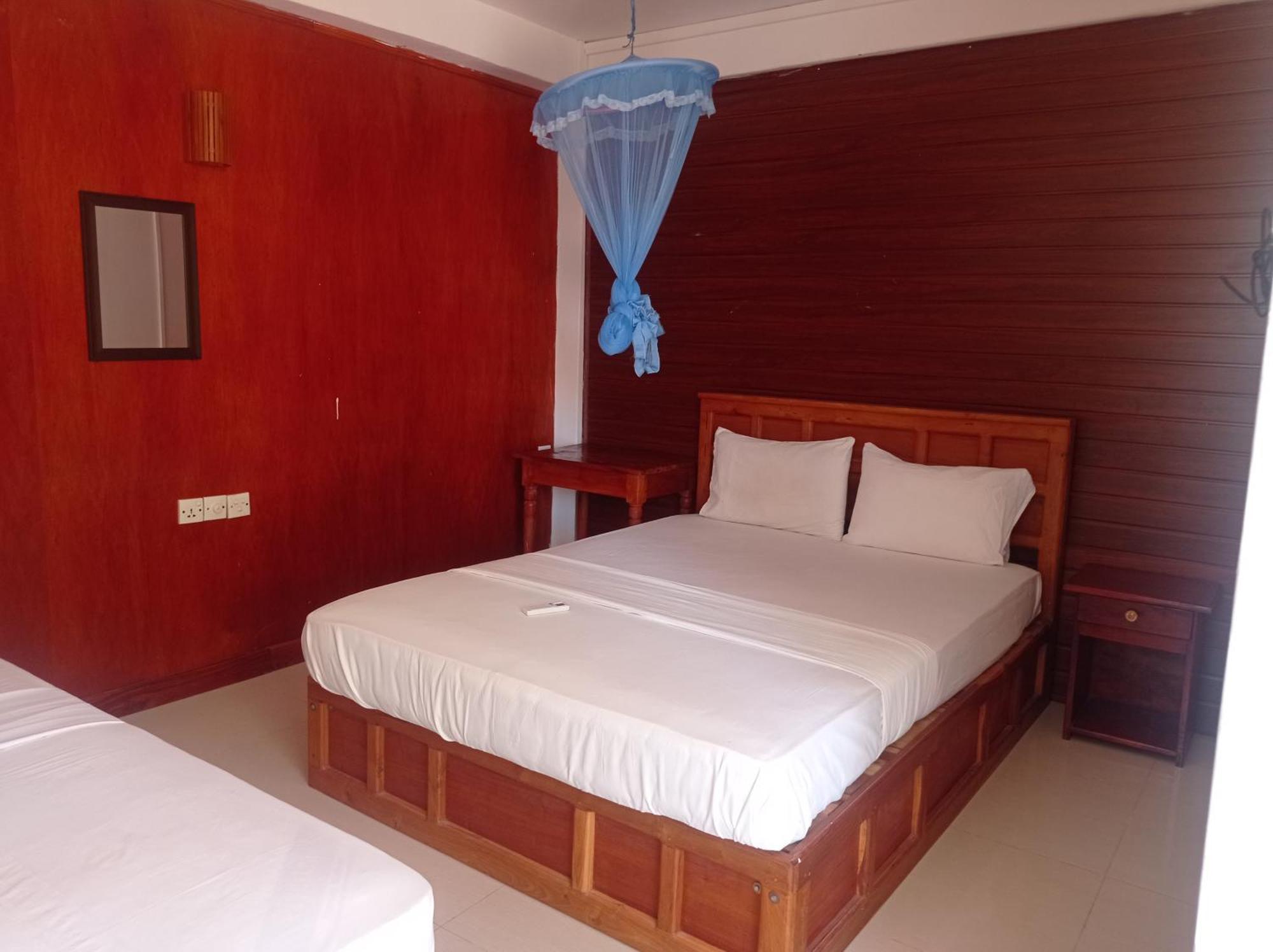 Silver Beach Hotel Trincomalee Buitenkant foto