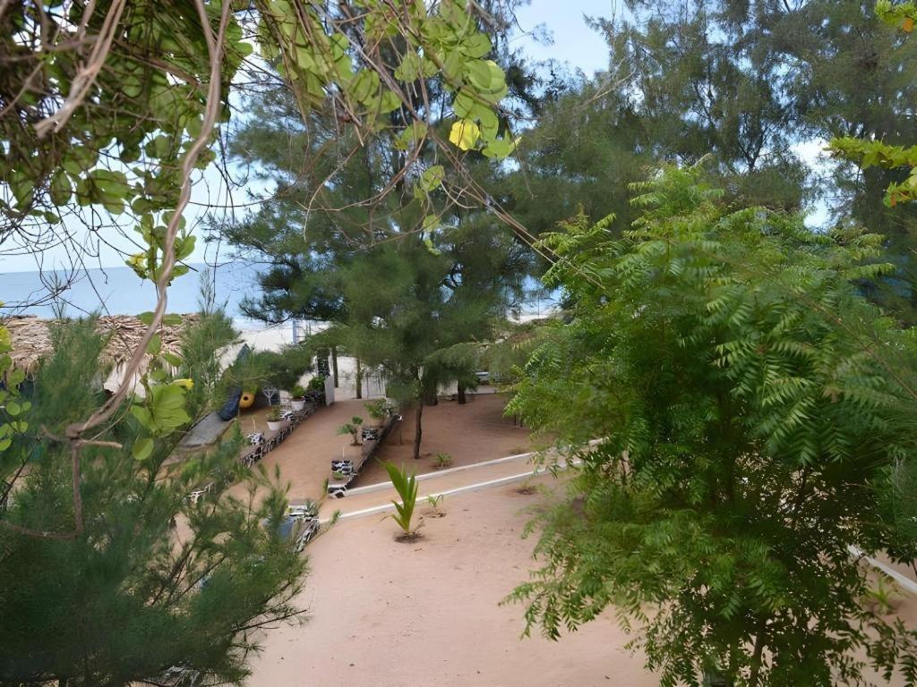 Silver Beach Hotel Trincomalee Buitenkant foto