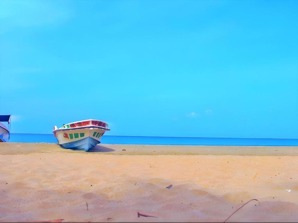 Silver Beach Hotel Trincomalee Buitenkant foto